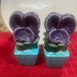 Bintage japanese ceramic purple pansy salt pepper shakers
